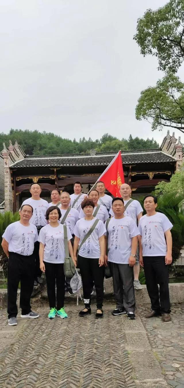 阜阳市公交总公司新时代、新担当、新作为庆“七一”主题党日红色培训活动在井冈山举行。